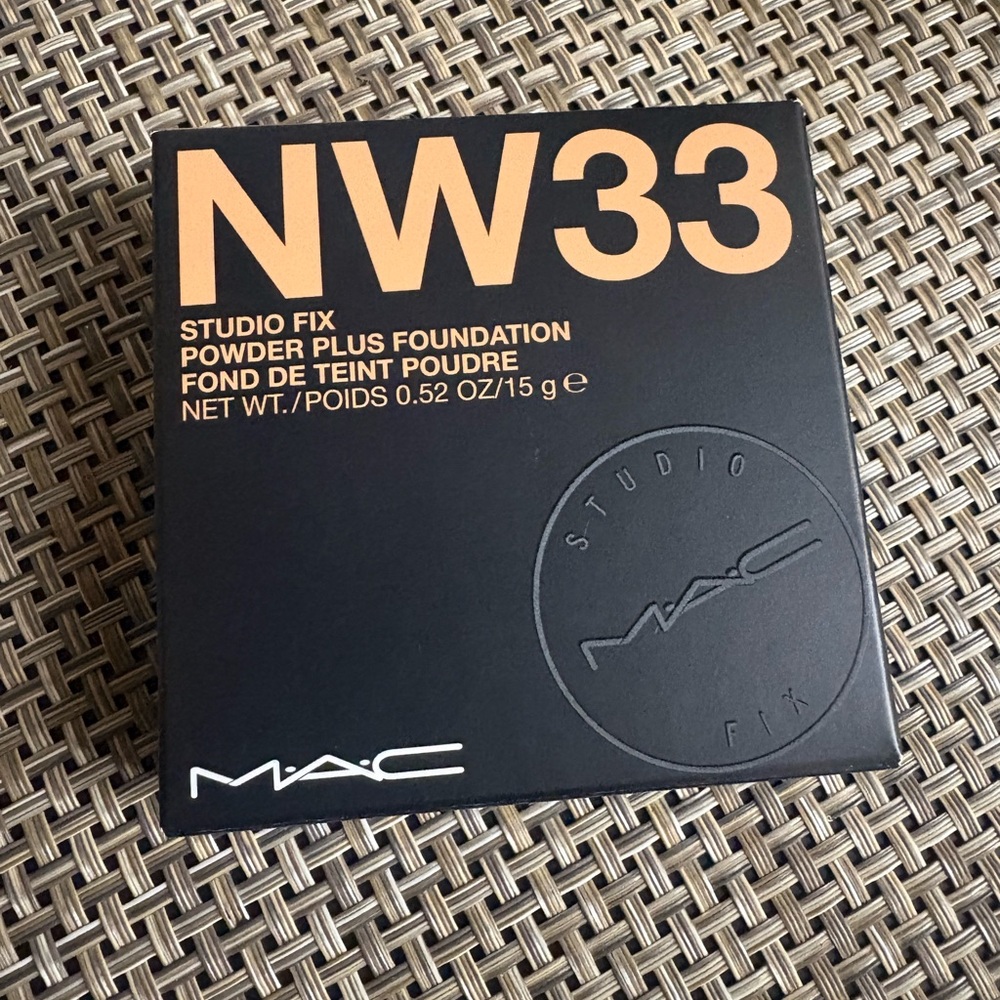MAC Cosmetics Studio Fix Powder Plus Foundation NW33